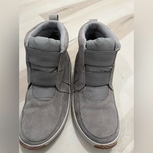 Womens Sorel out n about grey waterproof. Barely used. Size 7.5